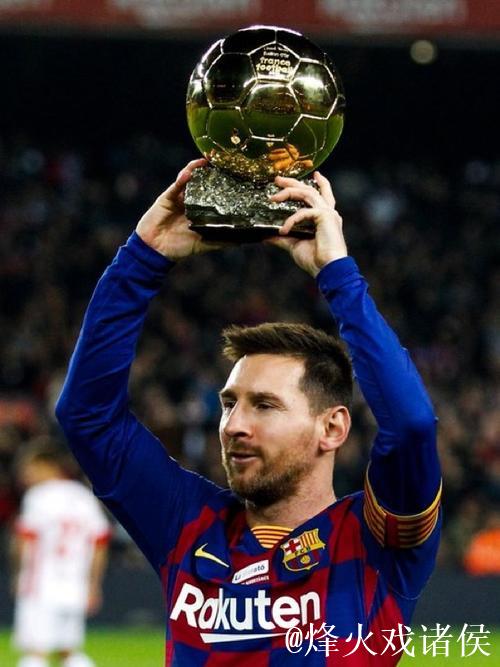 与梅西合影时一男子将孩子推到一边，但德保罗将他拉回